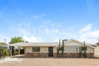 Building Photo - 1007 W 10th St