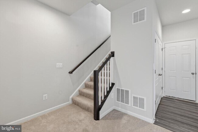 Building Photo - 1023 Flester Ln