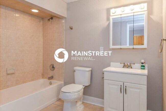 Building Photo - 4 Bedroom Pet-Friendly Home in Jacksonville, FL with Main Street Renewal