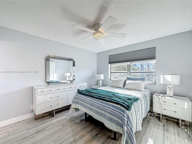 Building Photo - 2228 N Cypress Bend Dr