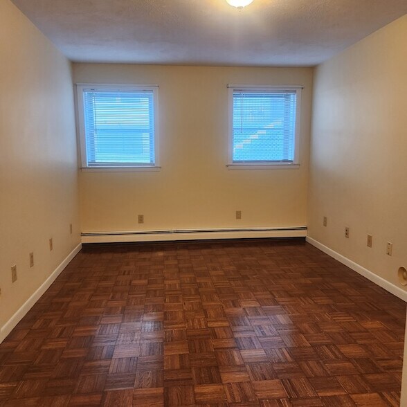 Building Photo - 83 Elm St