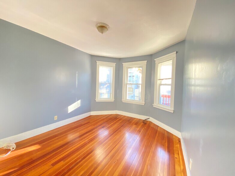 Building Photo - 48 Woolson St