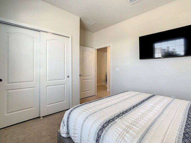Building Photo - 2404 Tangier Dr