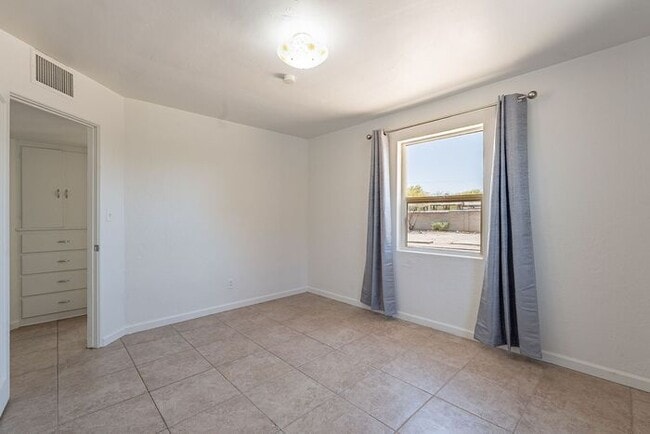 Building Photo - Desert Light & Outdoor Living – Tucson 2 B...