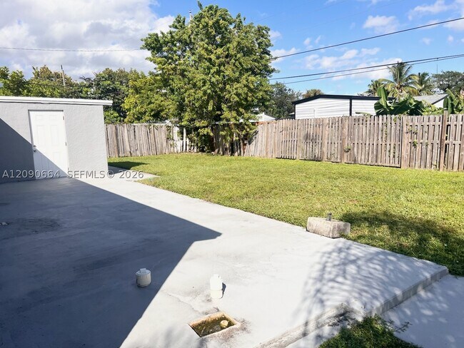 Building Photo - 1730 SW 64th Ave