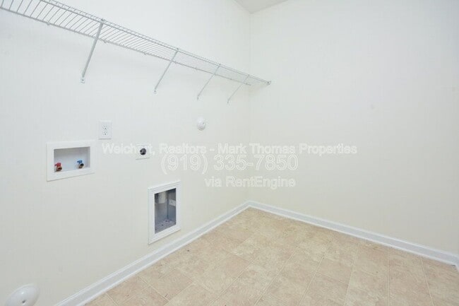 Building Photo - 3 Moonbeam Ct