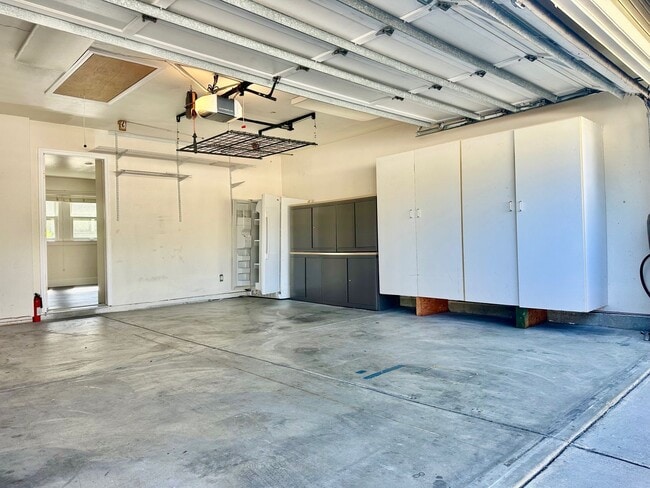 Building Photo - 203 S Melrose St