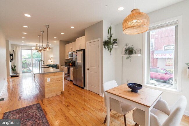 Building Photo - 2029 E Huntingdon St