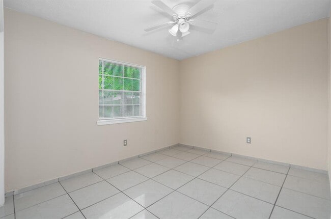 Building Photo - 9919 Overview Dr
