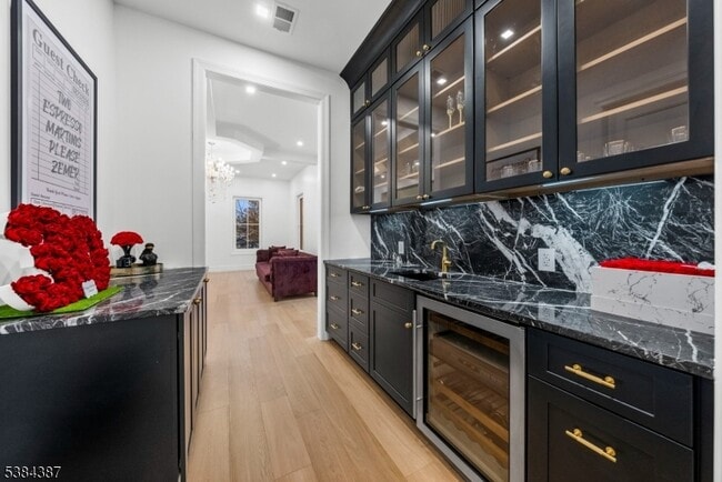 Building Photo - 472 High St