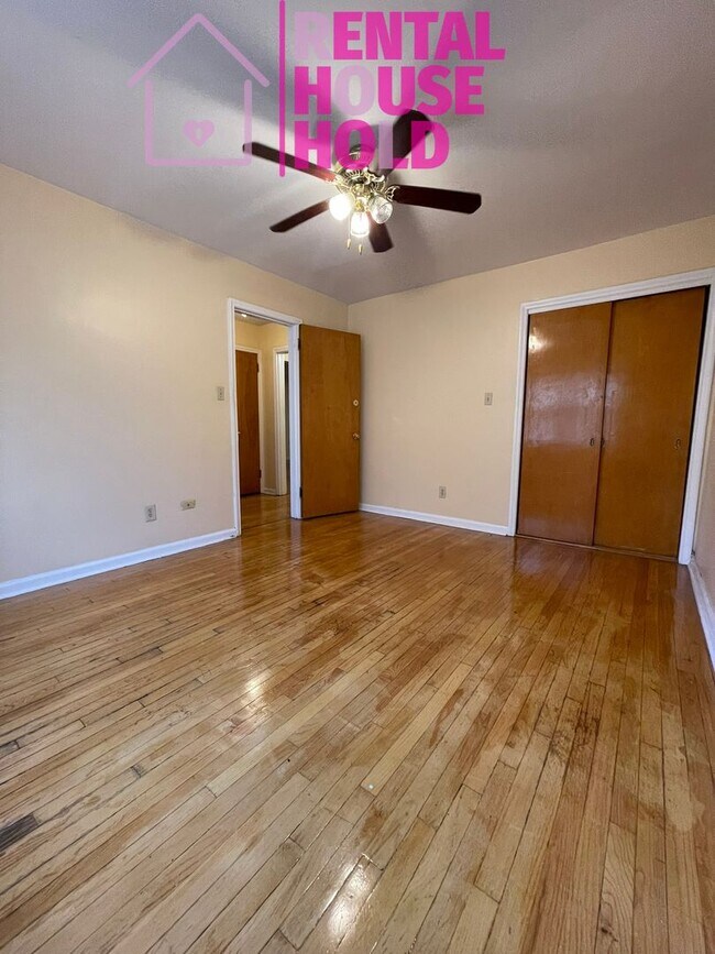 Building Photo - 2 Bedroom 1 Bath Condo