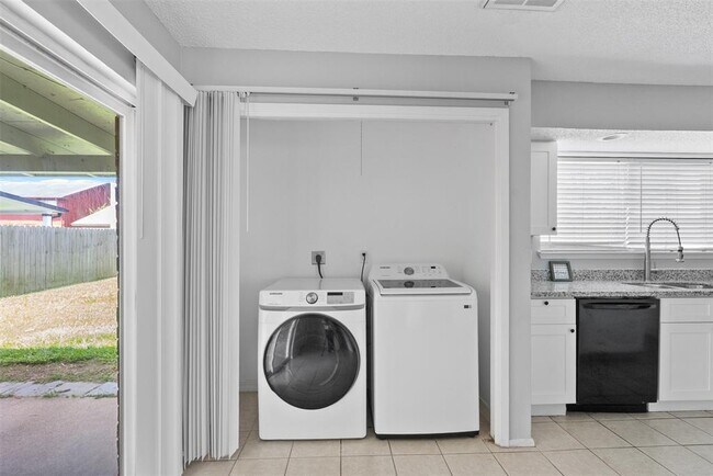 Building Photo - 4707 Cairnsean St