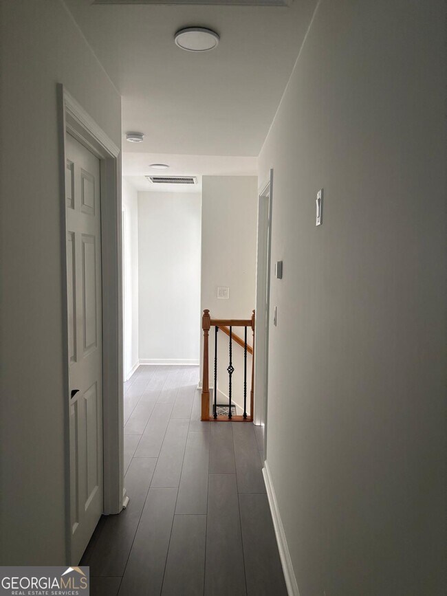 Building Photo - 300 Harcourt Pl