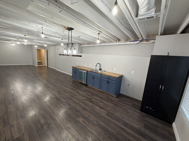 Building Photo - 105 Bottle Dr