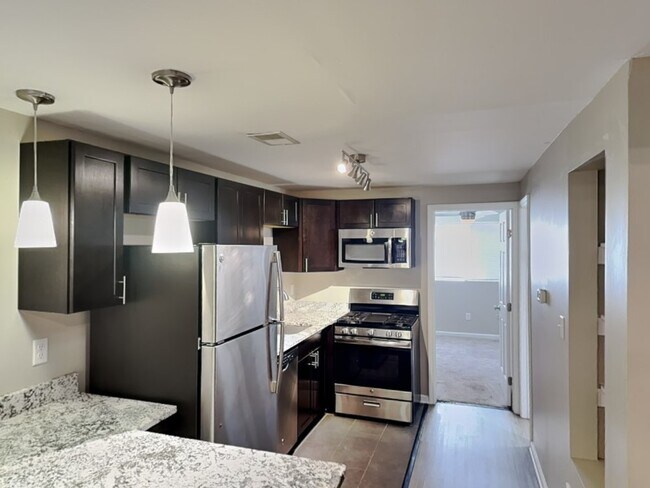 Building Photo - Lantern Square Apartments-B5