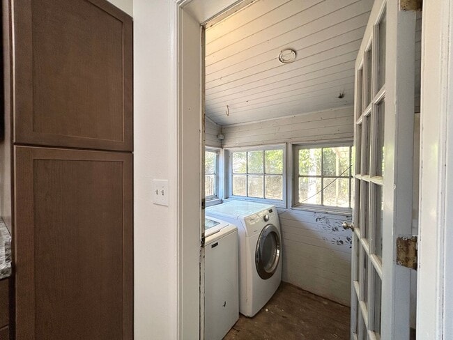 Building Photo - Serene 2 Bed, 1 Bath Home