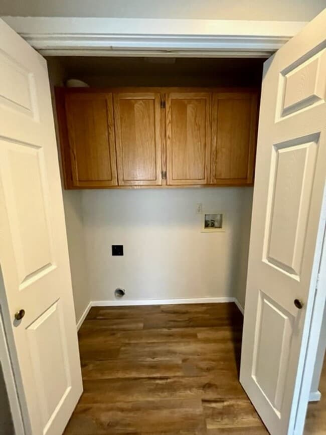 Building Photo - **Charming Midtown Single-Level Home on a ...