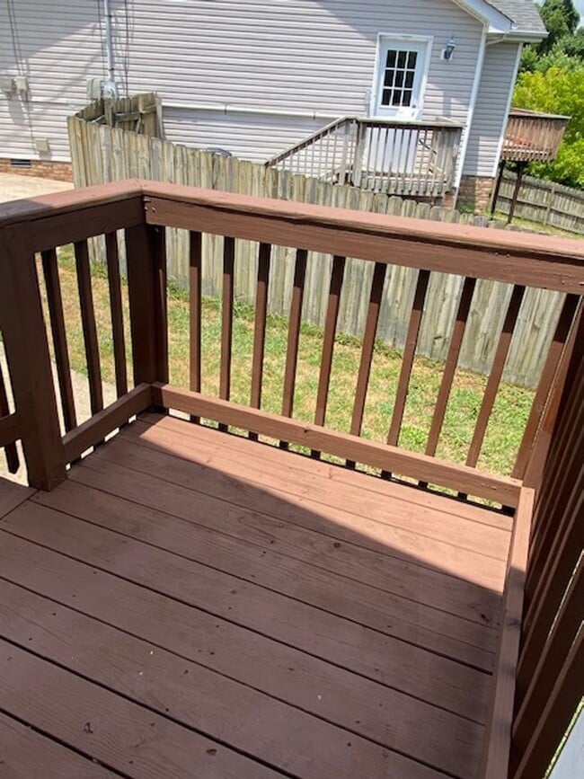 Building Photo - Cute Ranch Home Available Now