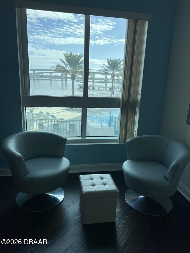 Building Photo - 241 Riverside Dr