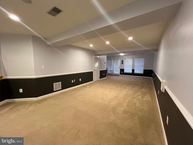 Building Photo - 17 Bankbarn Cir