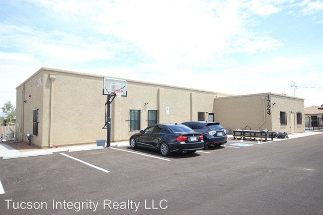 Building Photo - 10 br, 7 bath Room For Rent - 1730 N. 1st Ave