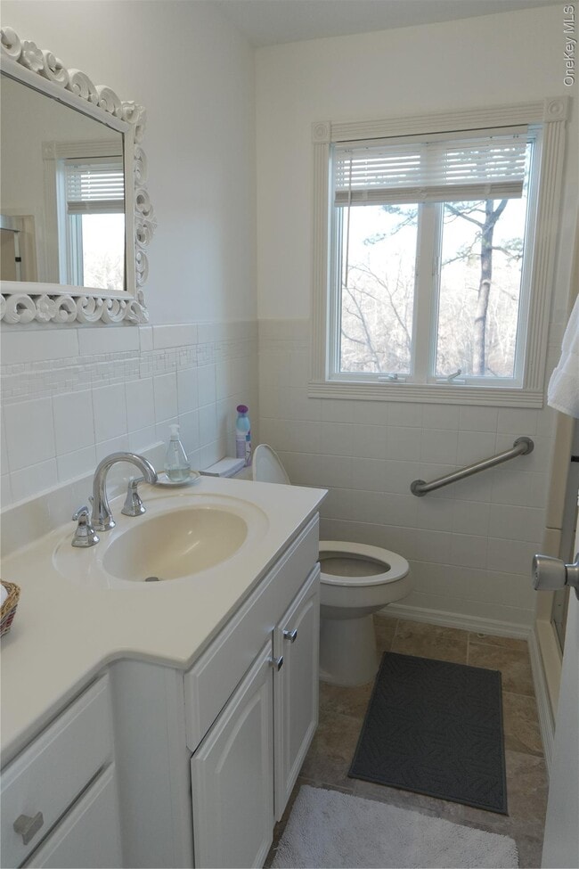 Building Photo - 371 S River Rd