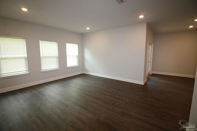 Building Photo - 8006 Burnside Lp