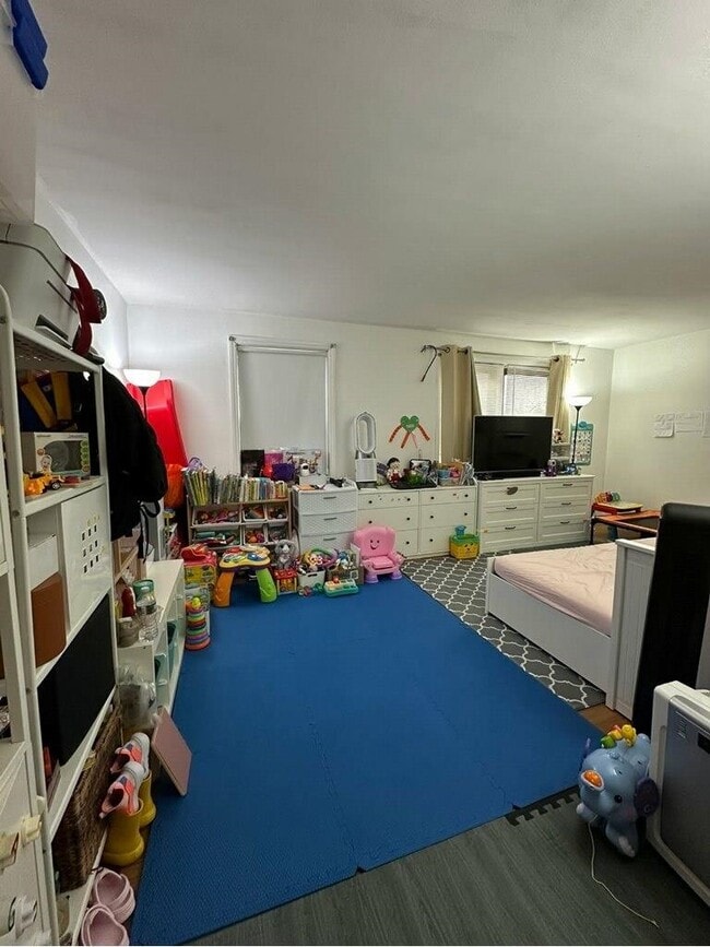 Building Photo - 418 Main St