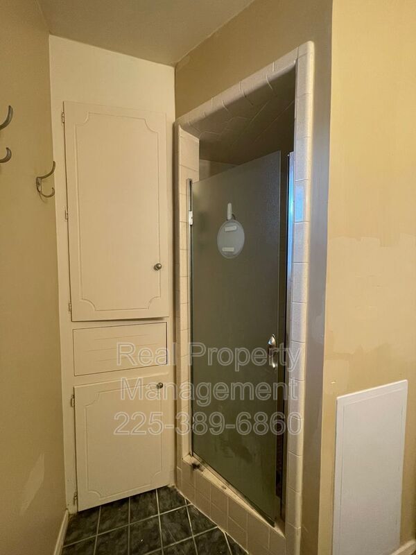 Building Photo - 9536 Bermuda Ave