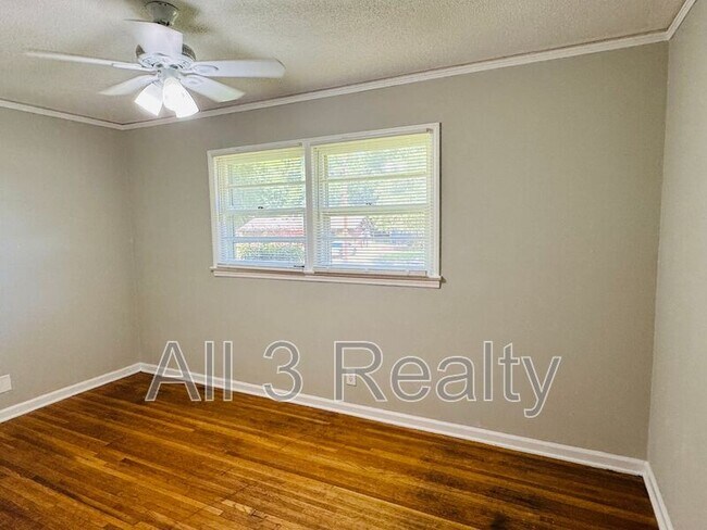 Building Photo - 664 Joryne Dr