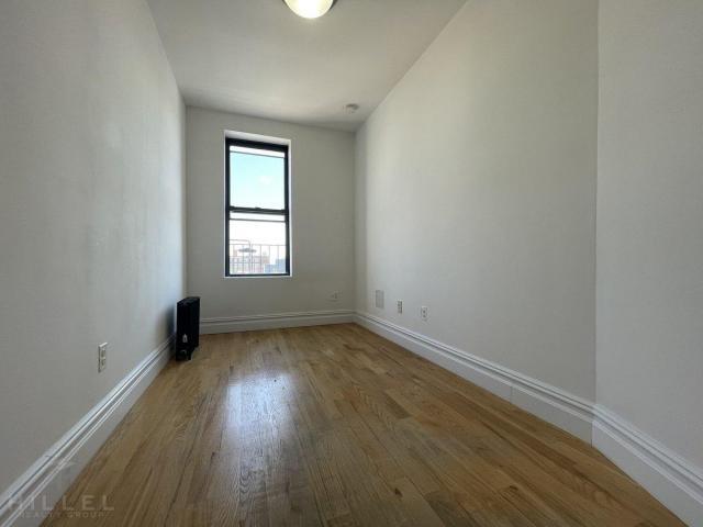 Building Photo - 2 bedroom in ASTORIA NY 11105