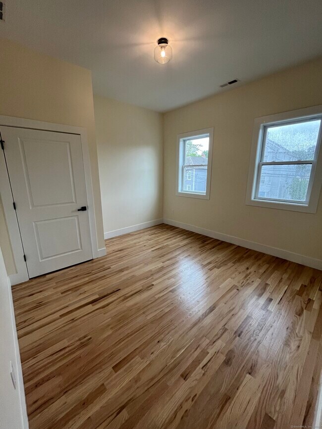 Building Photo - 115 Belden St