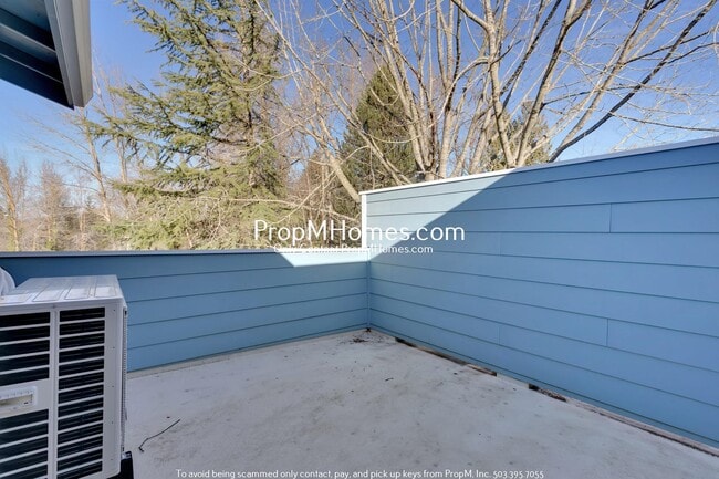 Building Photo - 9597 SE Crystal View Dr