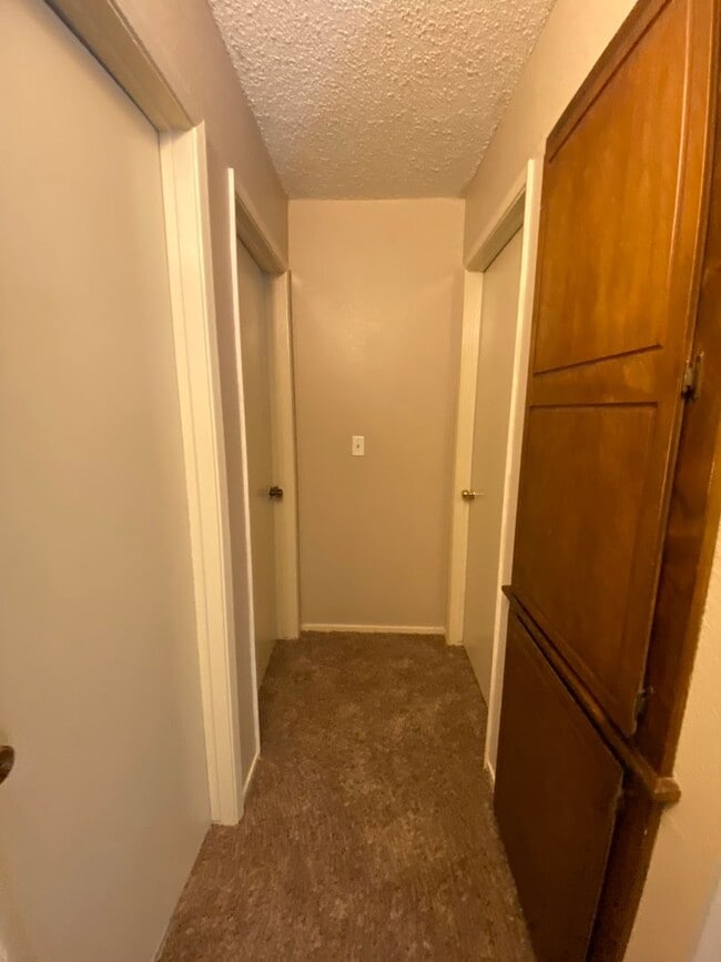 Building Photo - North Visalia Townhome Available Now