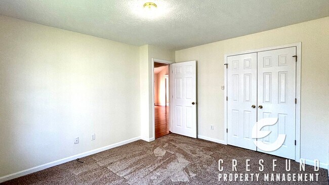 Building Photo - OVER 2000 SQ. FEET - Minutes Away from JAC...