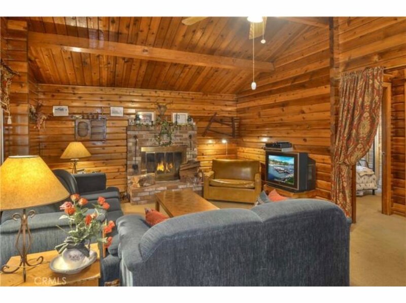 Building Photo - 527 Valley Dr