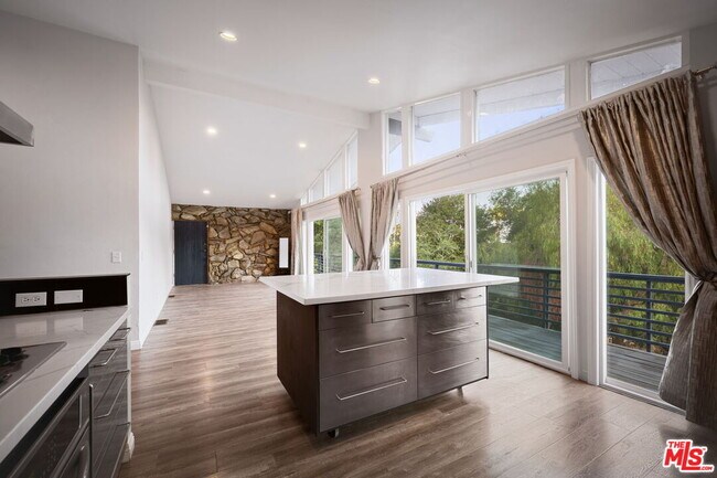 Building Photo - 8657 Valley Flores Dr