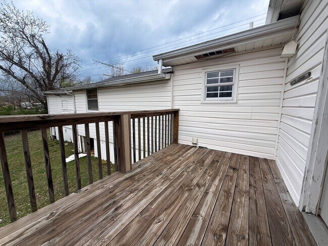 Building Photo - 230 W Jere Whitson Rd