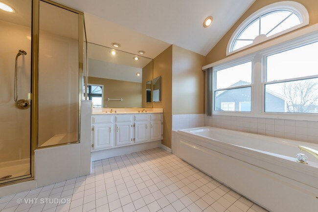 Building Photo - 565 Coventry Ln