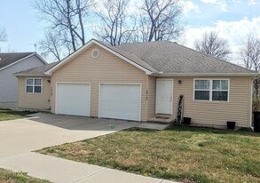 Building Photo - 5606 Valley View Dr