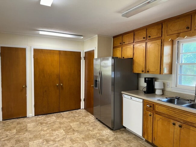 Building Photo - 901 4th Ave NE