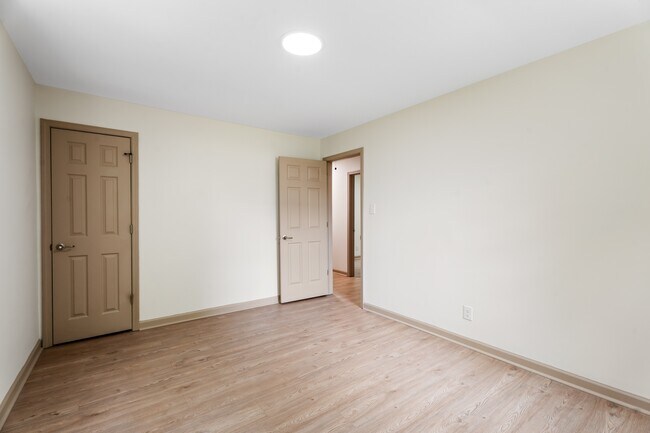 Building Photo - 404 S Audubon Ave