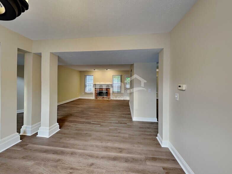 Building Photo - 18097 Kinder Oak Dr