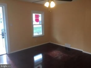 Building Photo - 211 Iron St