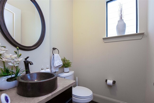 Building Photo - 1141 W 23rd St