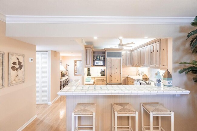 Building Photo - 1055 W Peppertree Dr