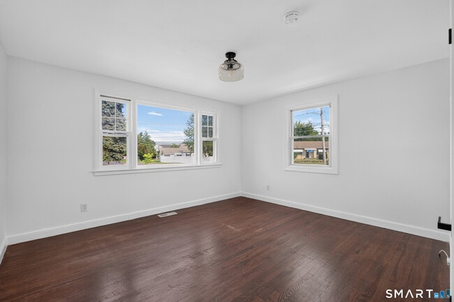 Building Photo - 11 Stratfield Pl