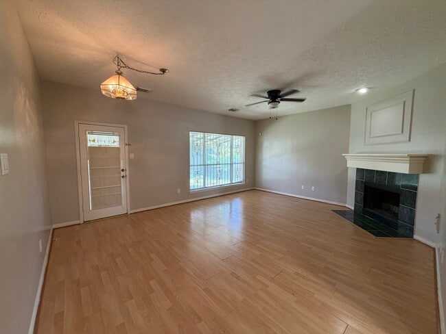 Building Photo - 13403 Agarita Ln