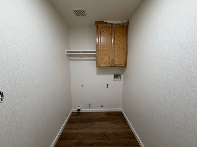 Building Photo - Riverlakes Community 4 Bedroom!
