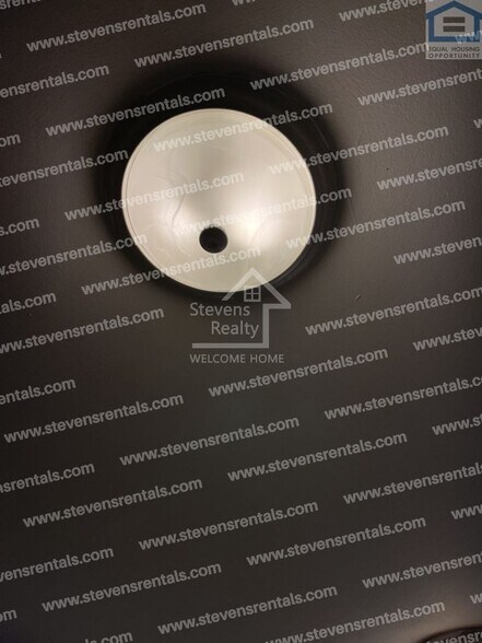 Building Photo - 1720 Cambridge Dr